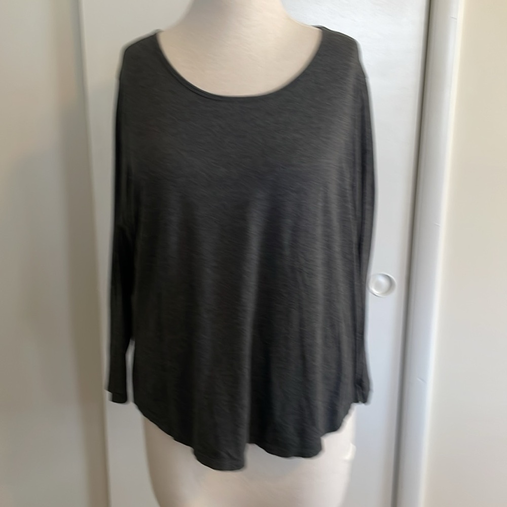Cb- Charcoal Gray Top, Long Sleeved Round Neck Size- 3 X. EUC.